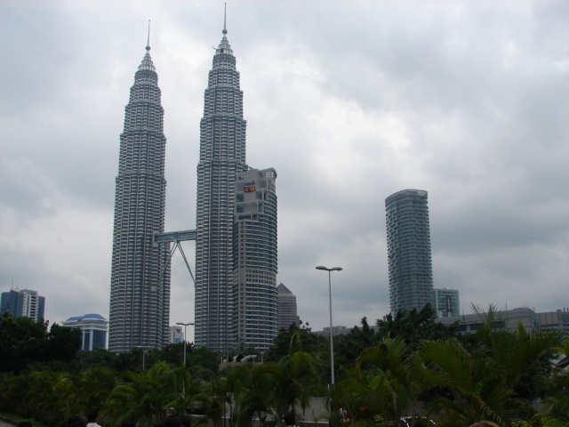 12 Kuala Lampur Petronas  bldg. worlds tallest twin towers.jpg